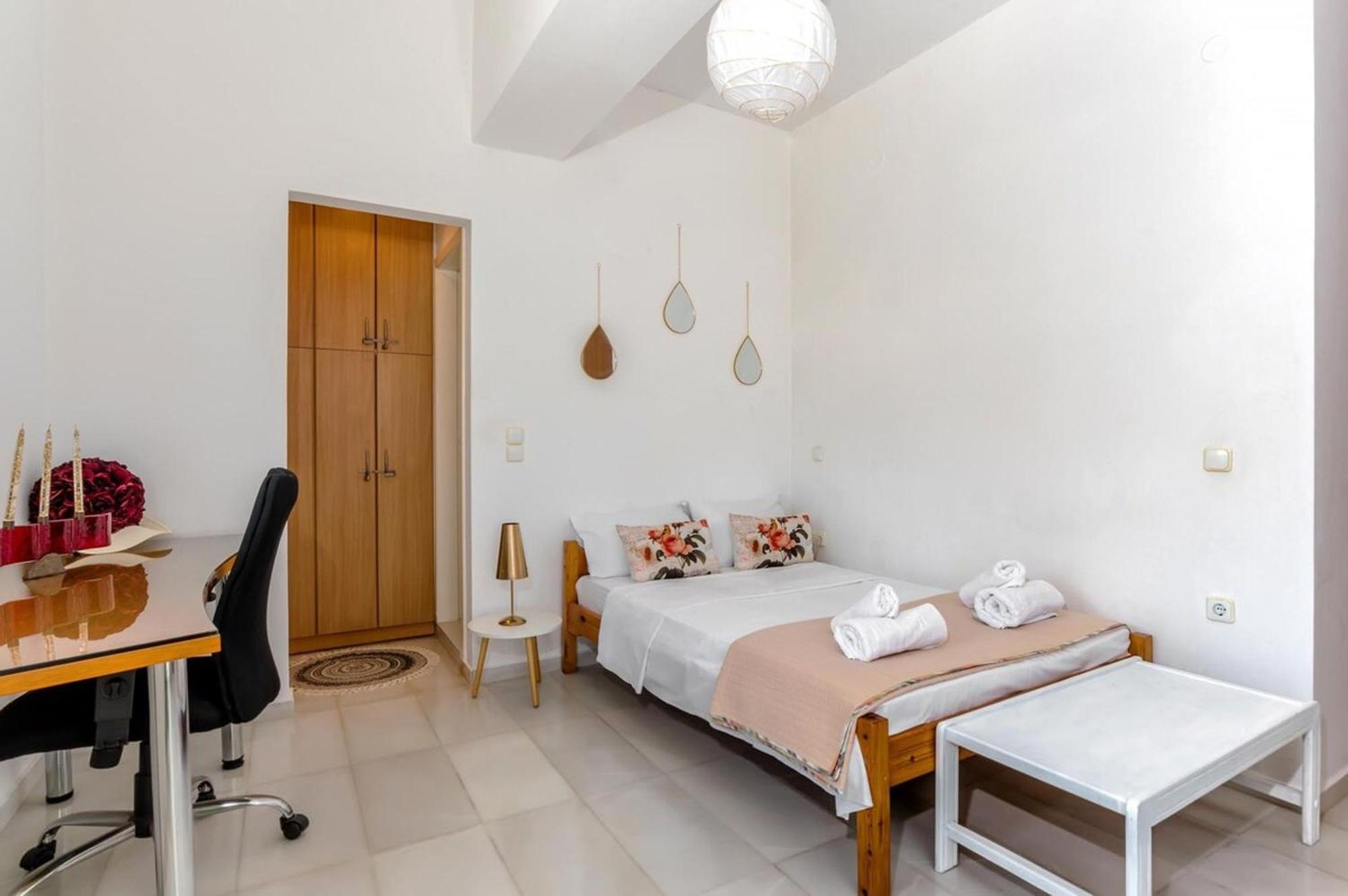 Marele Center By Cretan Heraklion (Crete)